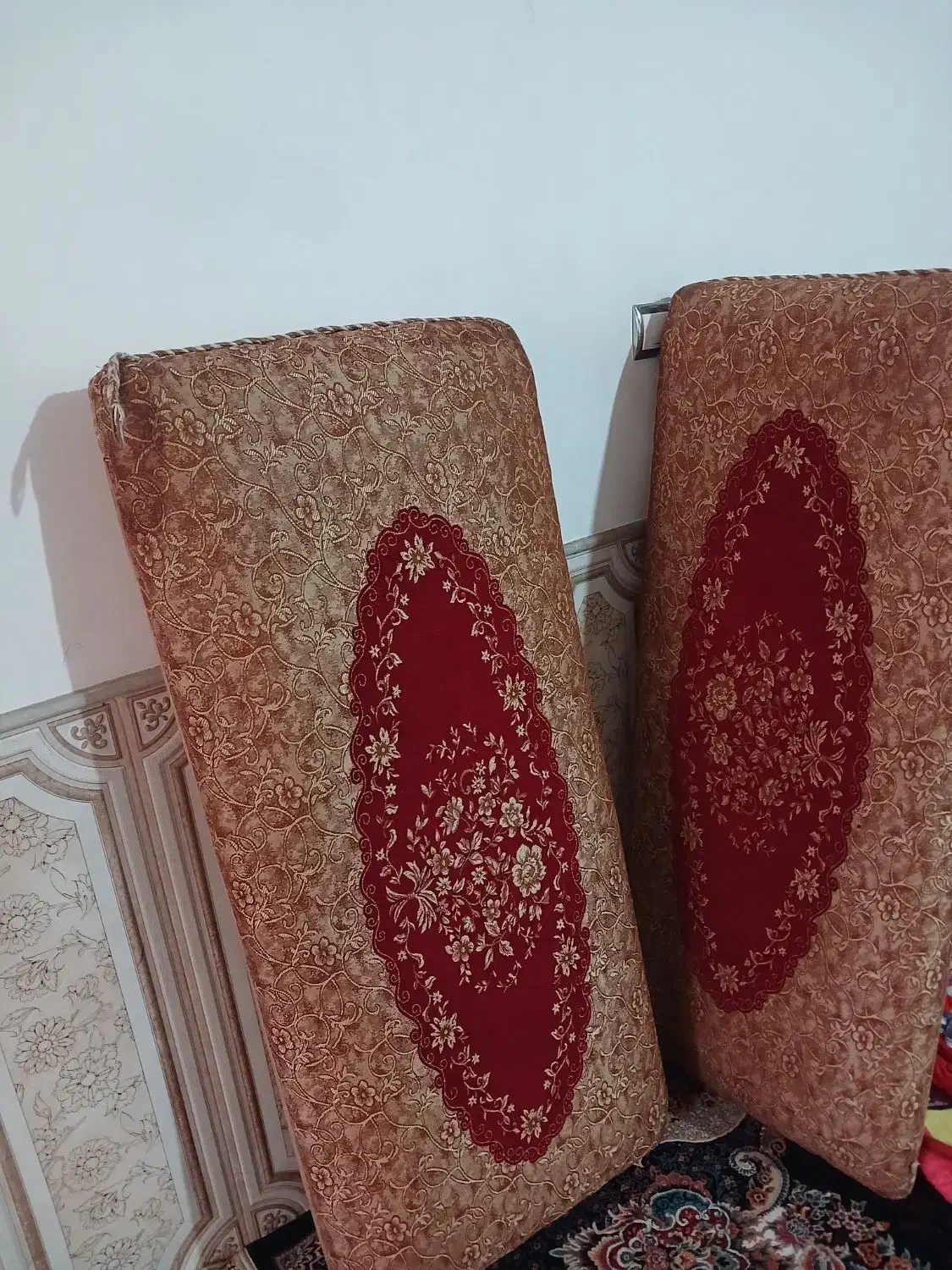 دو عدد پشتی سالم و تمیز|پشتی|کاشان, شهدا|دیوار