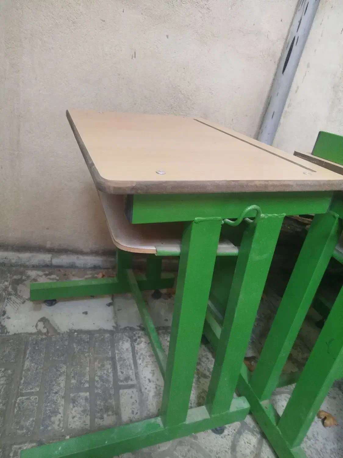 نیمکت مدرسه کوچک|صندلی و نیمکت|کرج, حصار|دیوار