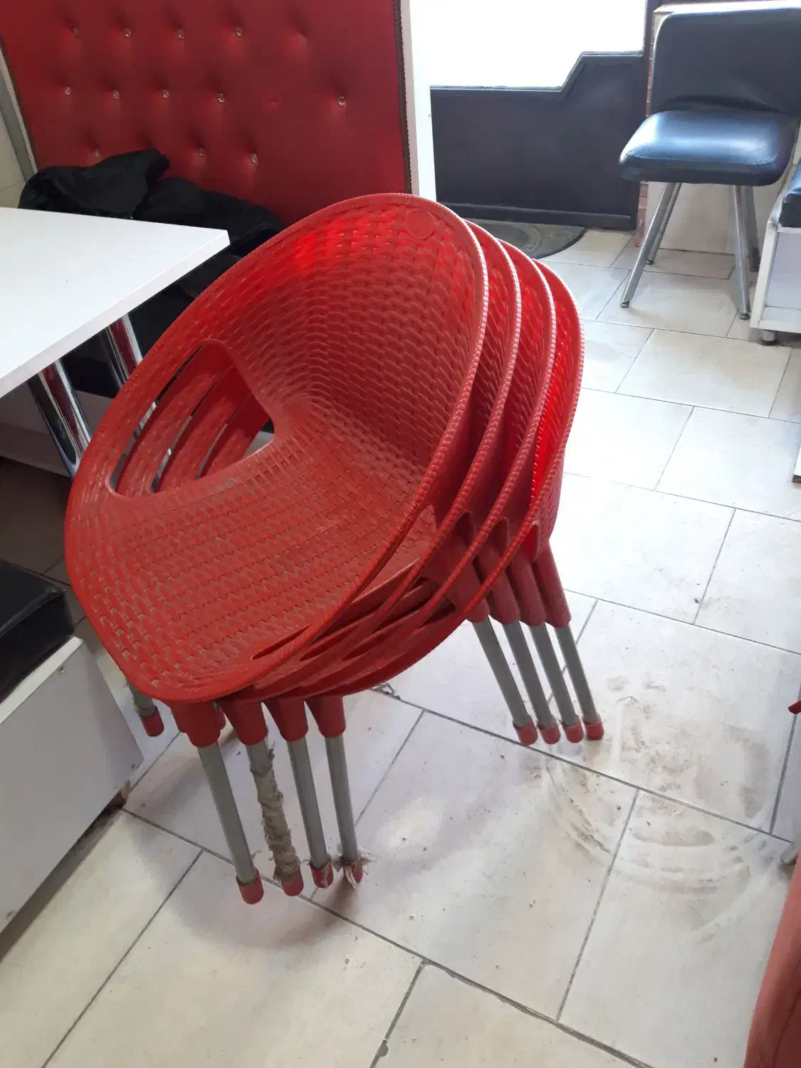 ۴عدد صندلی و چمن مصنوعی|کافیشاپ و رستوران|هشتگرد, شهرک اداری|دیوار