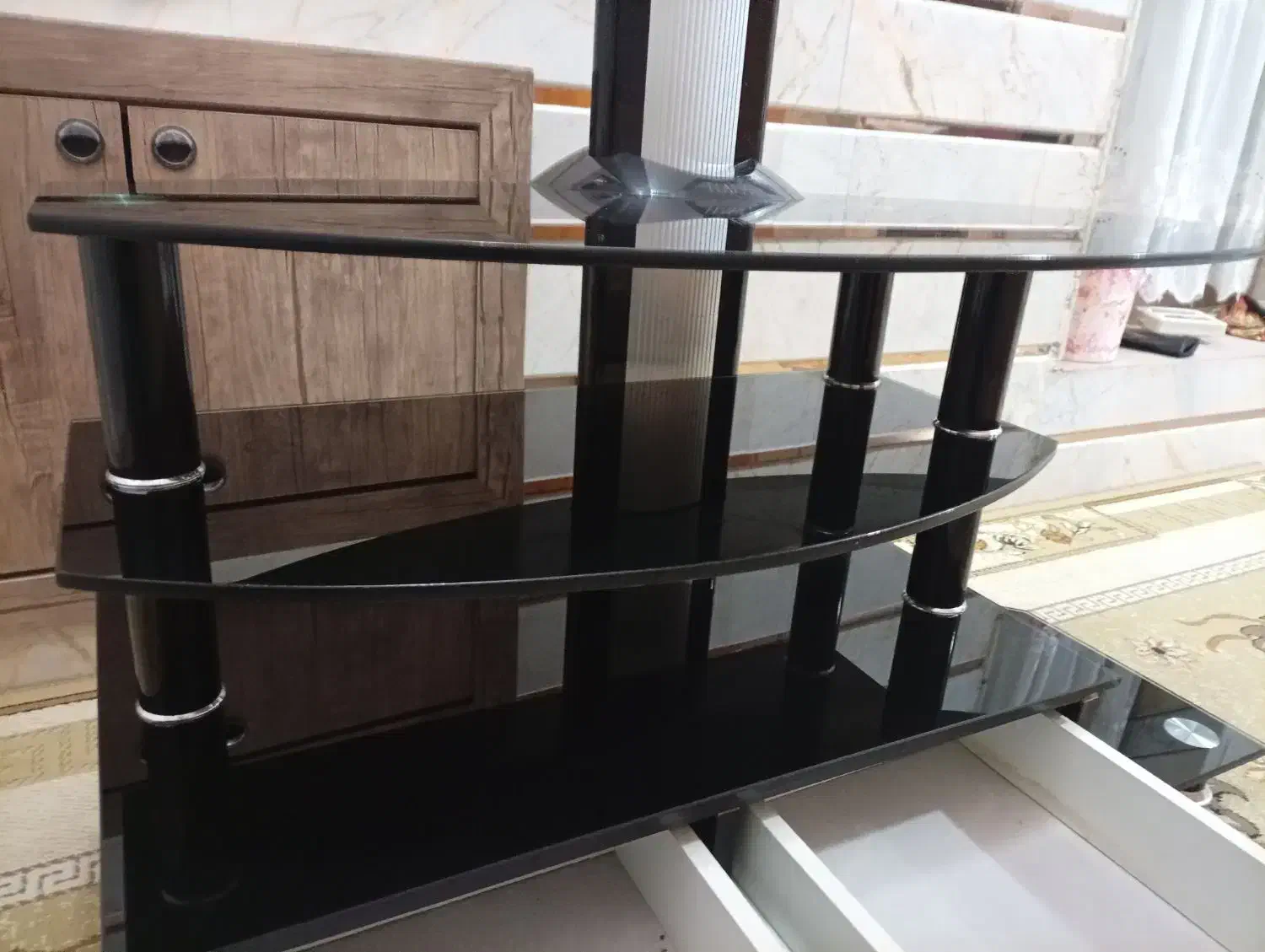 میز تلویزیون شیشه ای بسیار تمیز|میز تلویزیون|فردوس (خراسان), |دیوار