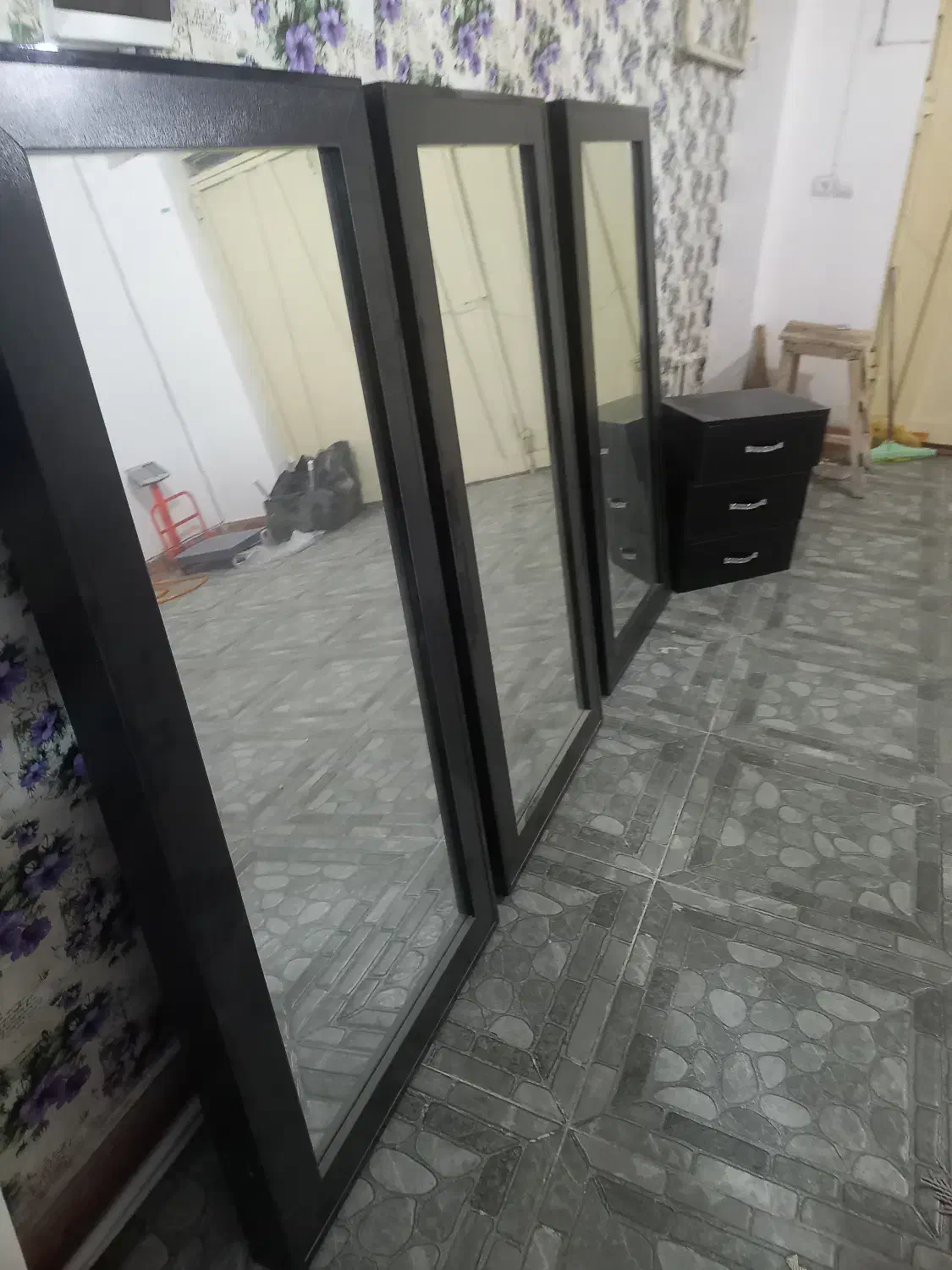 اینه|آینه|خرم‌آباد, |دیوار