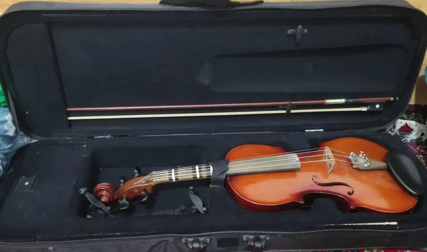 ویالون  v|ویولن|صدرا-فارس, فاز ۱|دیوار