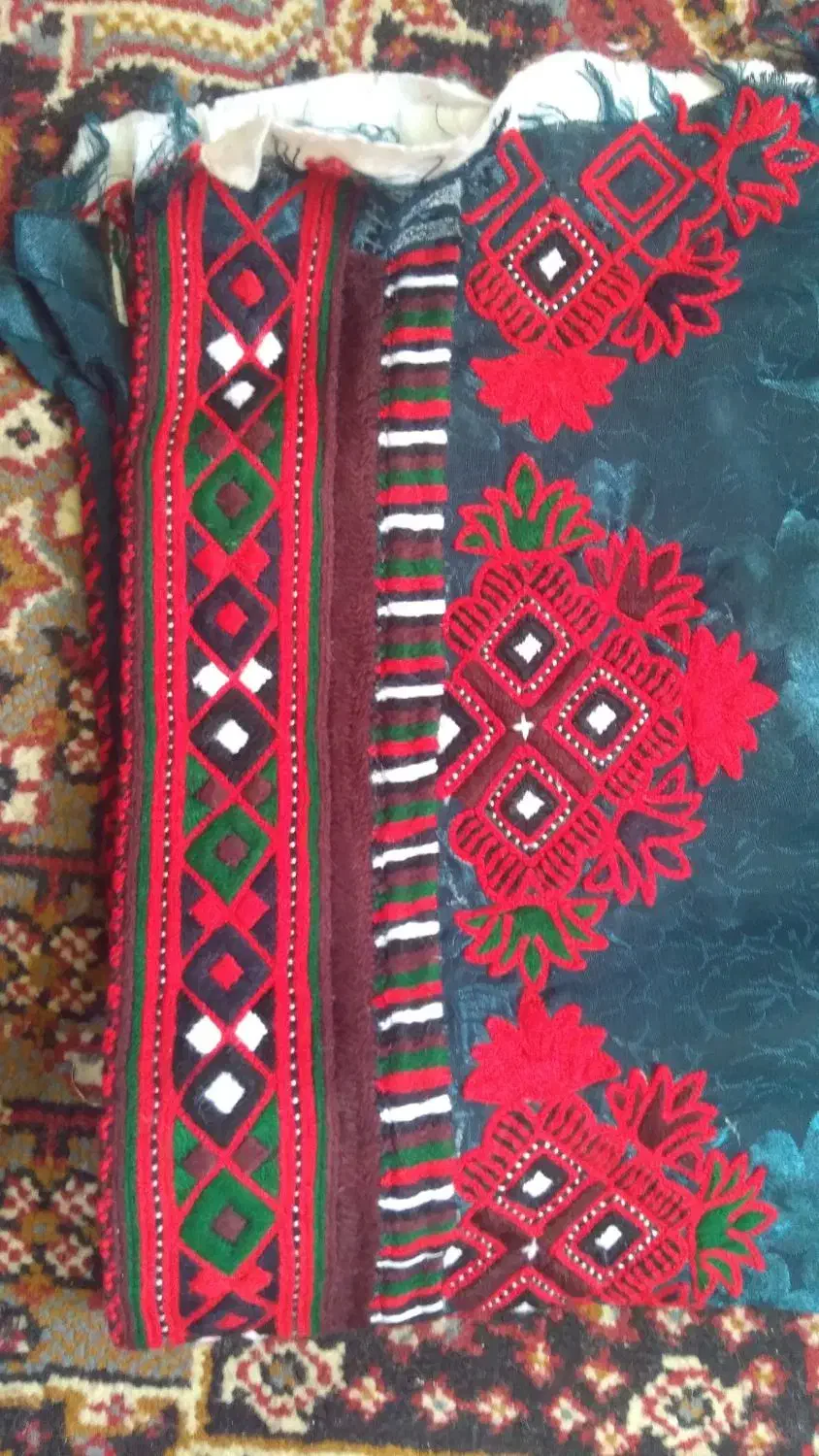 دست دوز کامل|لباس|آبسرد, |دیوار