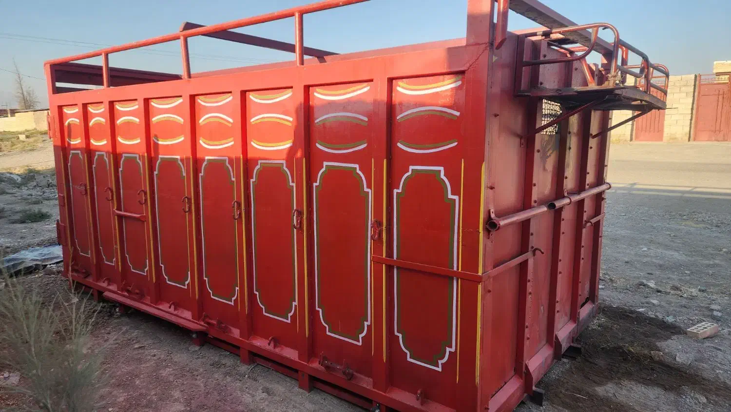 اتاق باری مخصوص گاوه کشی|خودرو سنگین|حنا, |دیوار