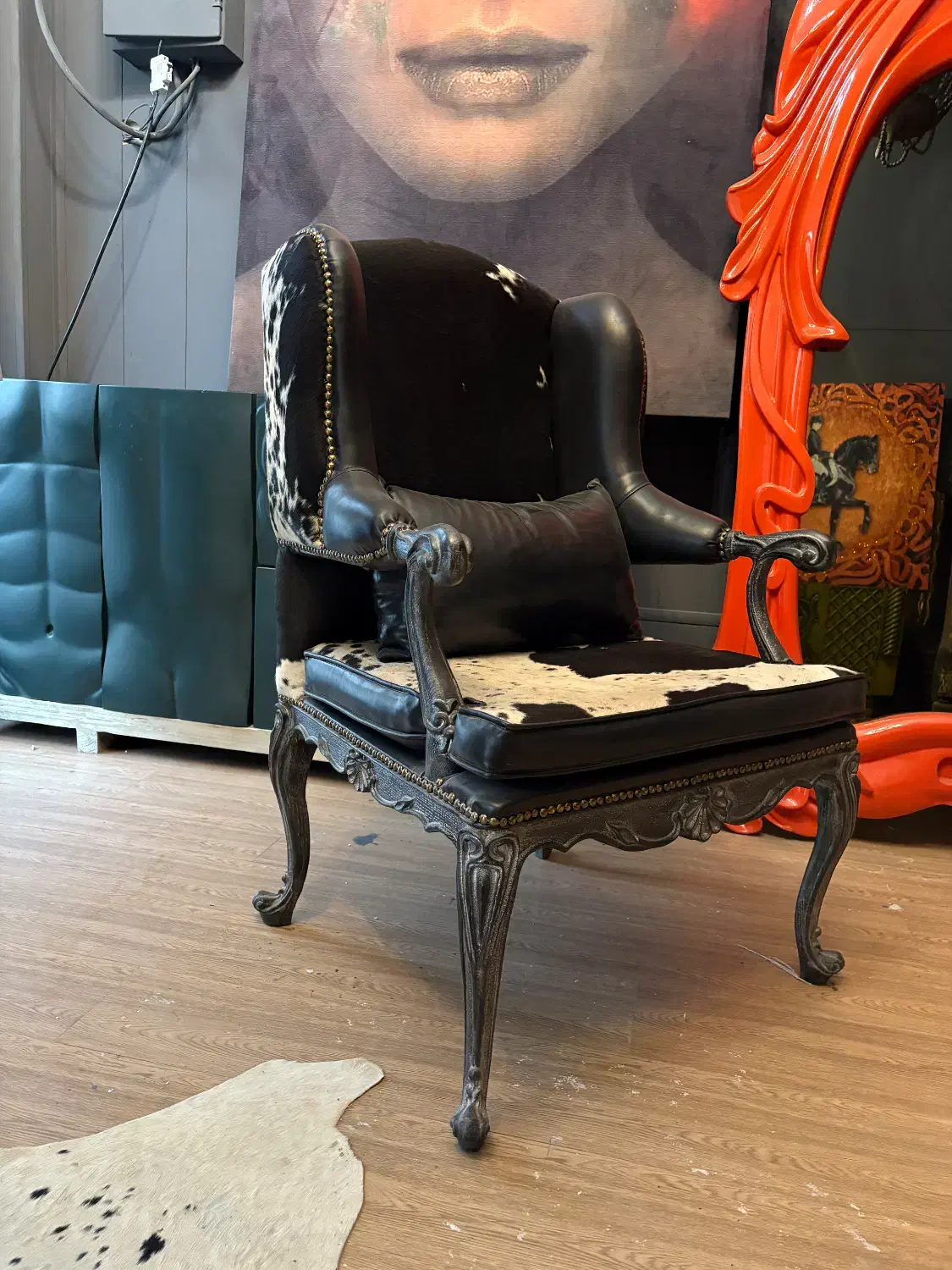 مبل تکی با پوست چرم گاو|مبلمان خانگی و میز عسلی|پردیس, شهرک صنعتی خرمدشت فاز ۷|دیوار