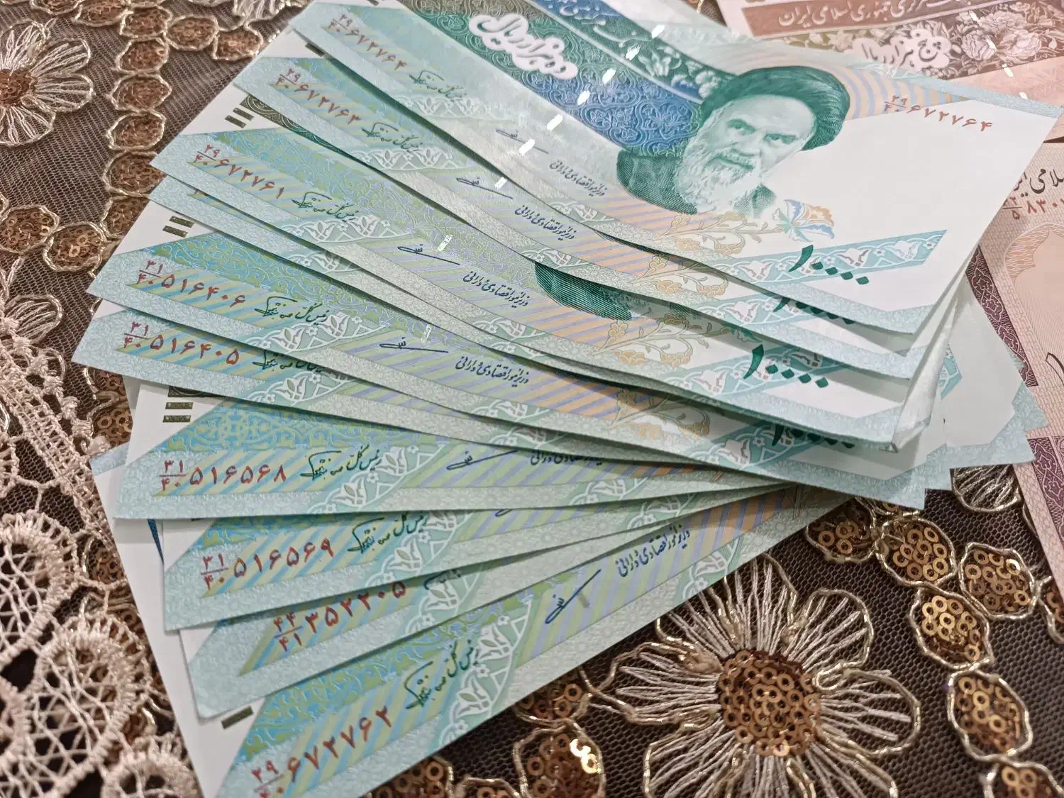 تعدادی سکه و اسکناس نو مطابق عکس|کلکسیون سکه، تمبر، اسکناس|اسلام‌شهر, شهرک لاله|دیوار