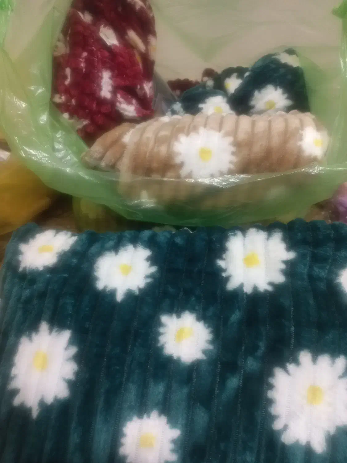 پتوی مسافرتی دو نفره و یک نفره همراه با رو بالشت|رختخواب، بالش، پتو|اهواز, گلستان|دیوار