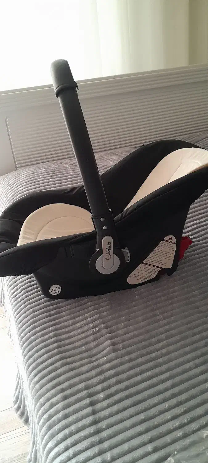 کریر نوزاد درحد نو بدون شکستگی وسالم میباشد|کالسکه و لوازم جانبی|آستارا, |دیوار