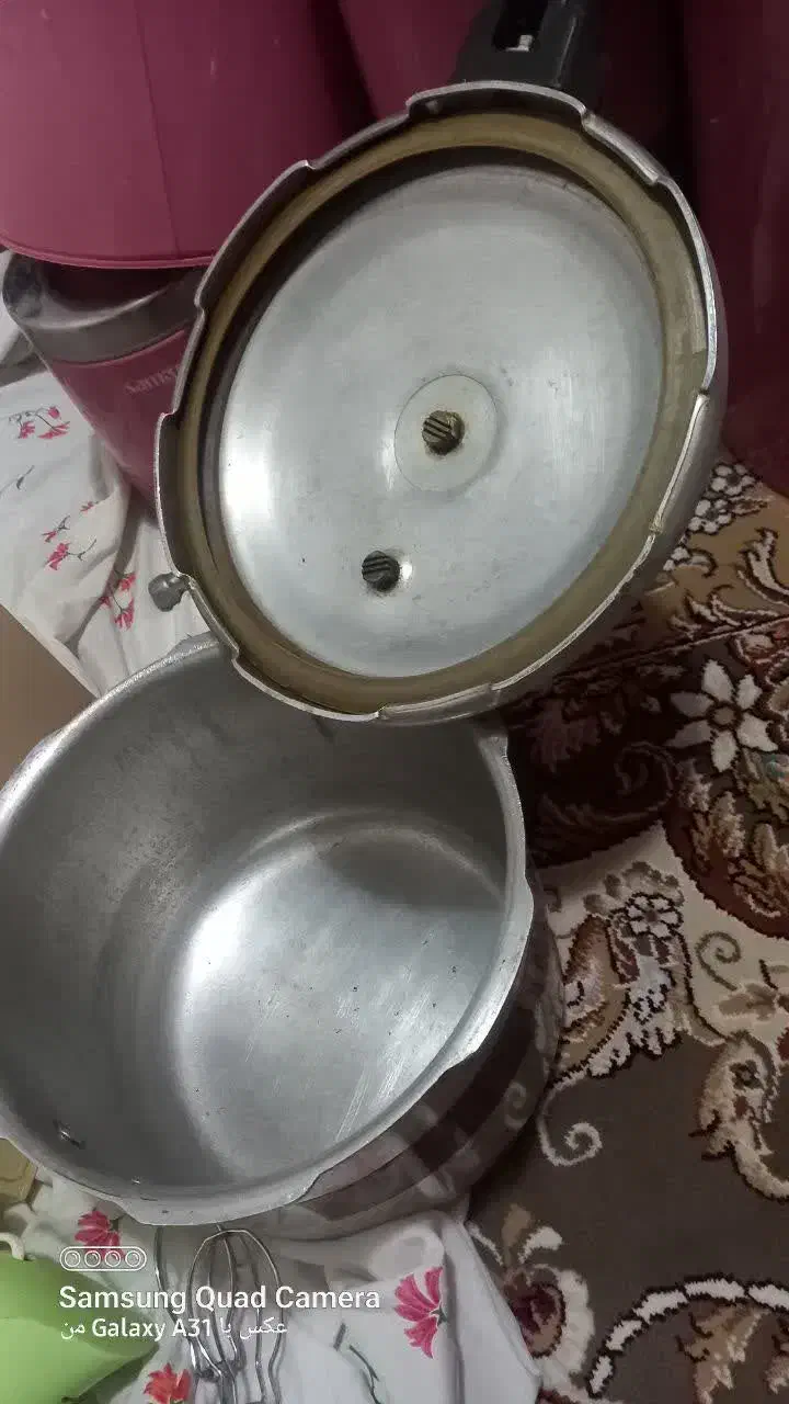 مقداری لوازم اشپزخانه|ظروف پختوپز|پرند, فاز ۵|دیوار