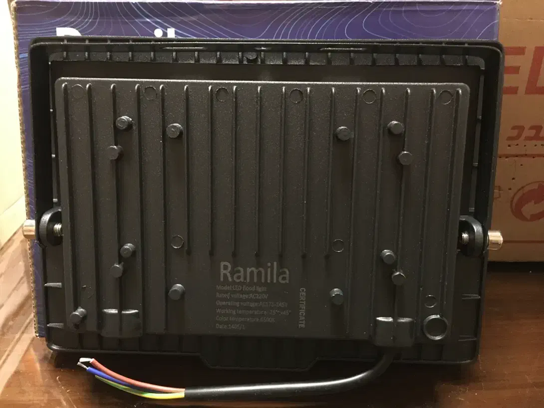 پروژکتور نورافکن ۵۰ وات رامیلا. لامپ پرژکتور ضد آب|لامپ و چراغ|تهران, لاله زار|دیوار