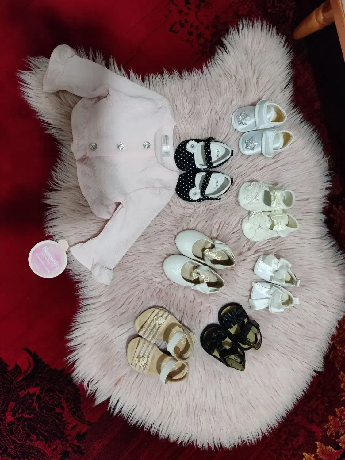 چند جفت کفش دخترانه|کفش و لباس بچه|هشتگرد, هشتگرد قدیم|دیوار