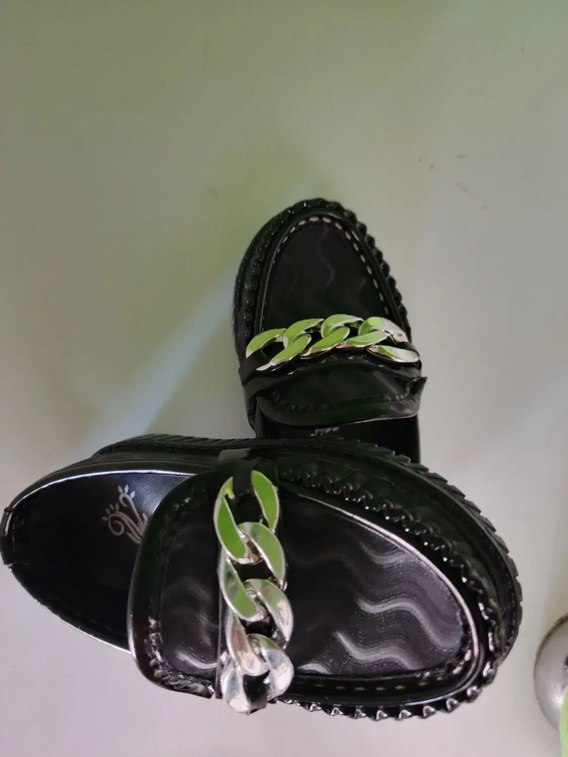 کفش پسرانه|کفش و لباس بچه|رشت, جانبازان|دیوار