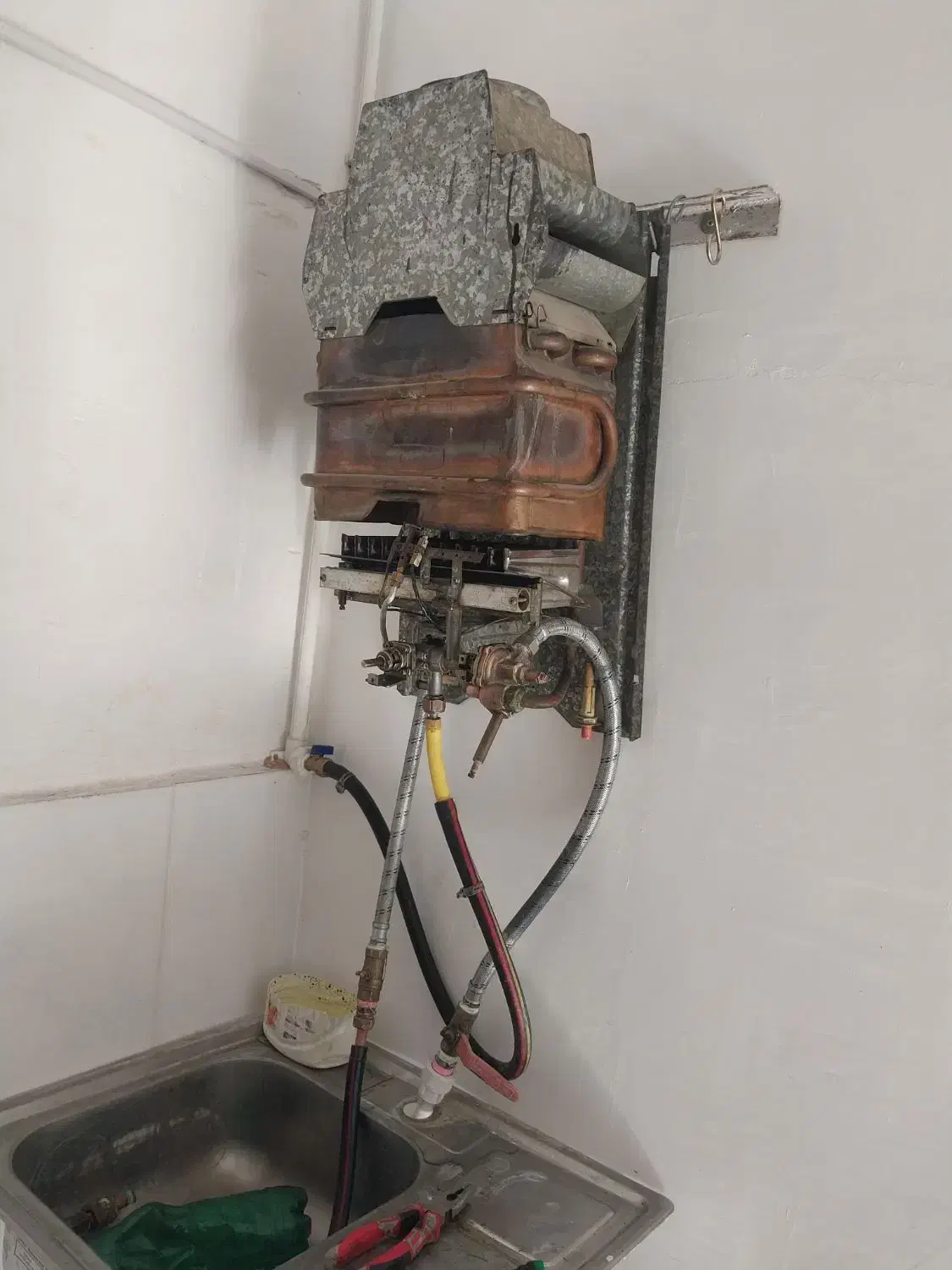 سرویس انواع لوازم گازسوز آبگرمکن اجاقگاز بخاری|خدمات پیشه و مهارت|بیرجند, |دیوار