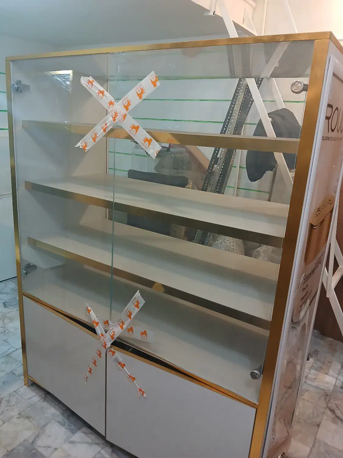 قفسه ویترین|فروشگاه و مغازه|کرج, حصارک بالا|دیوار