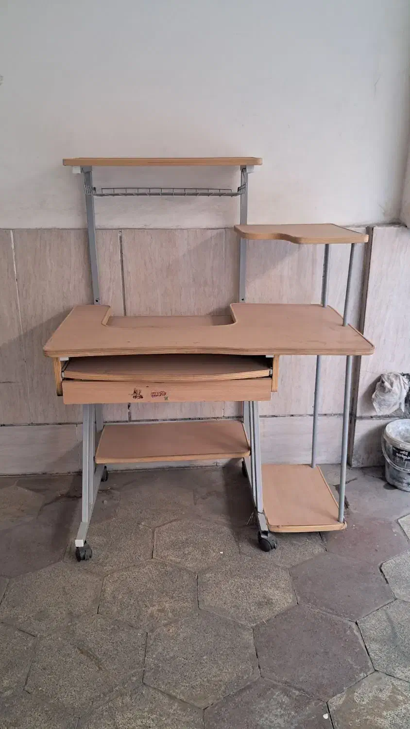 میز کامپیوتر|میز تحریر و کامپیوتر|مشهد, کارمندان دوم|دیوار