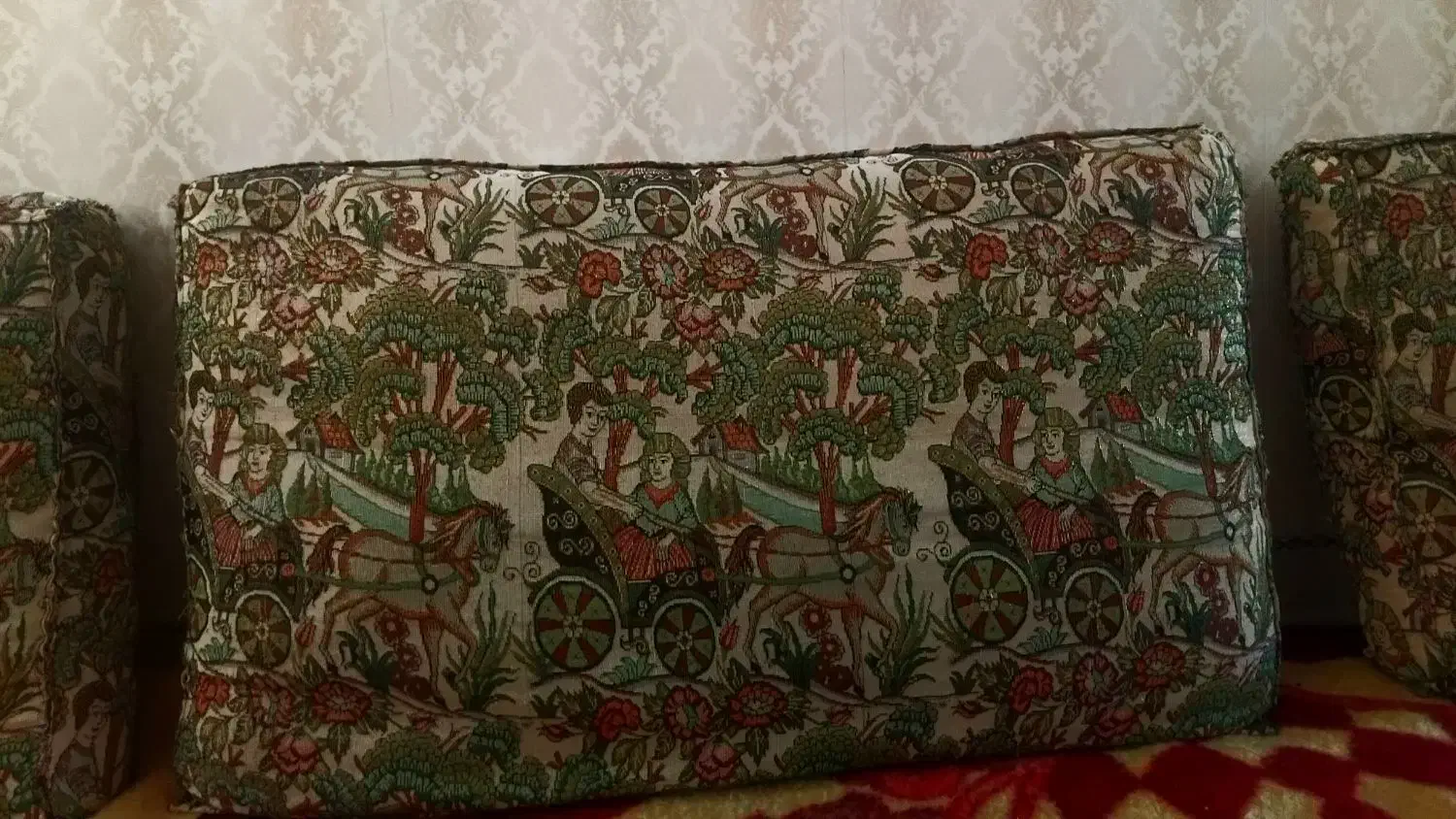 پشتی سنتی|پشتی|آذرشهر, |دیوار