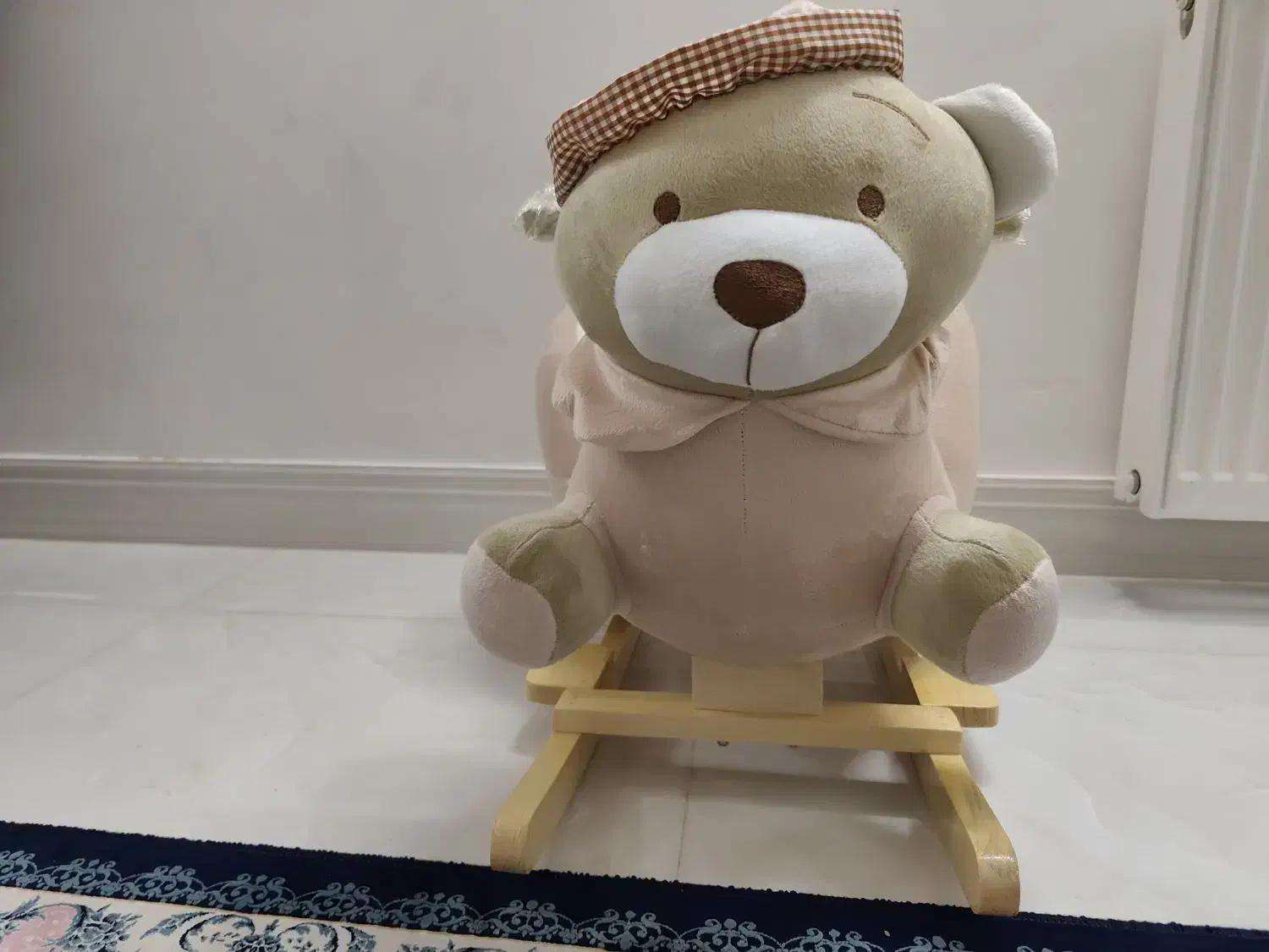 راکر کودک|تخت و صندلی بچه|قم, باغ کرباسی|دیوار