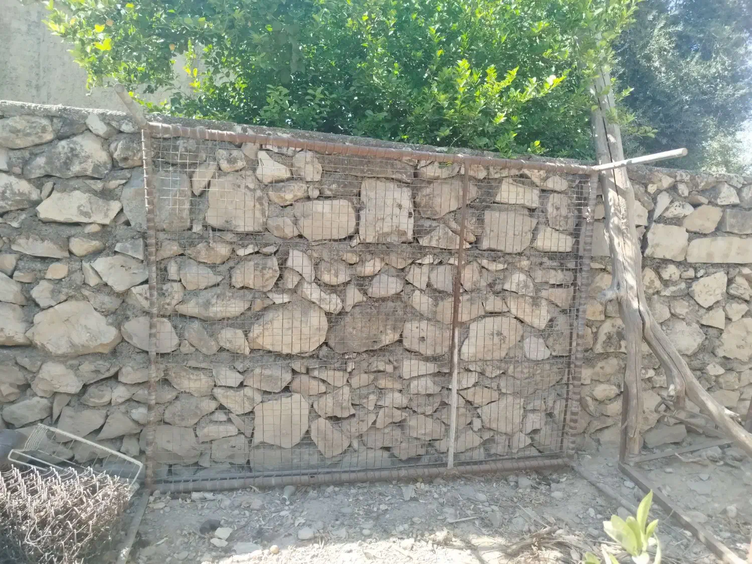 تخت فلزی تمیز و سالم|تخت و سرویس خواب|دهدشت, |دیوار