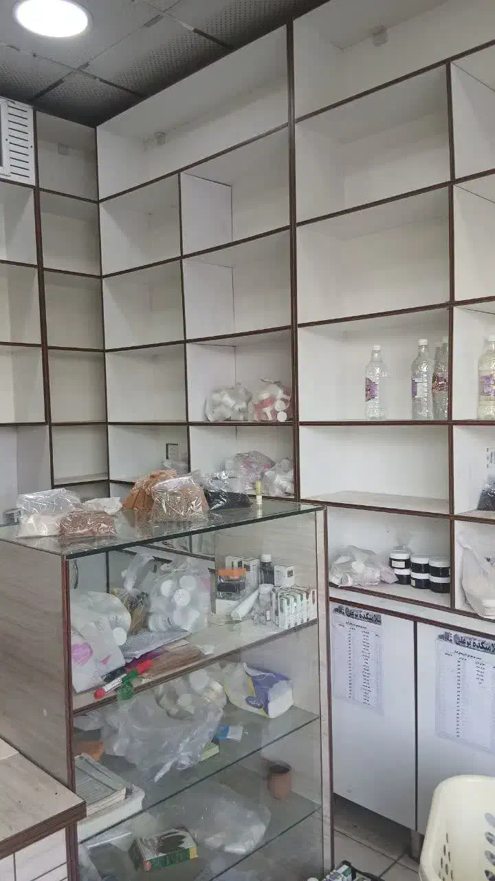 مغازه ۱۲ متری مناسب عطاری کافی نت|اجارهٔ مغازه و غرفه|قم, وادی السلام|دیوار