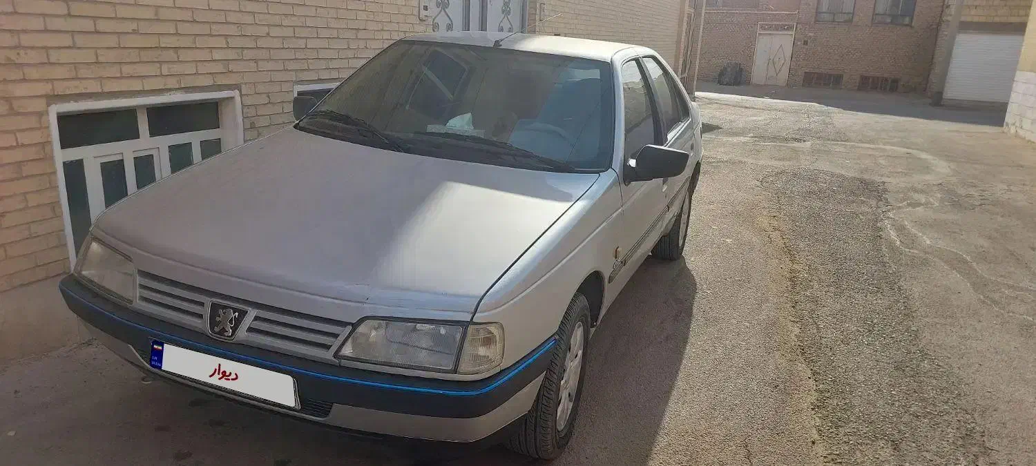 ماشین ۴۰۵ نقره ای داخل کرم مدل ۹۷|خودرو سواری و وانت|زارچ, |دیوار