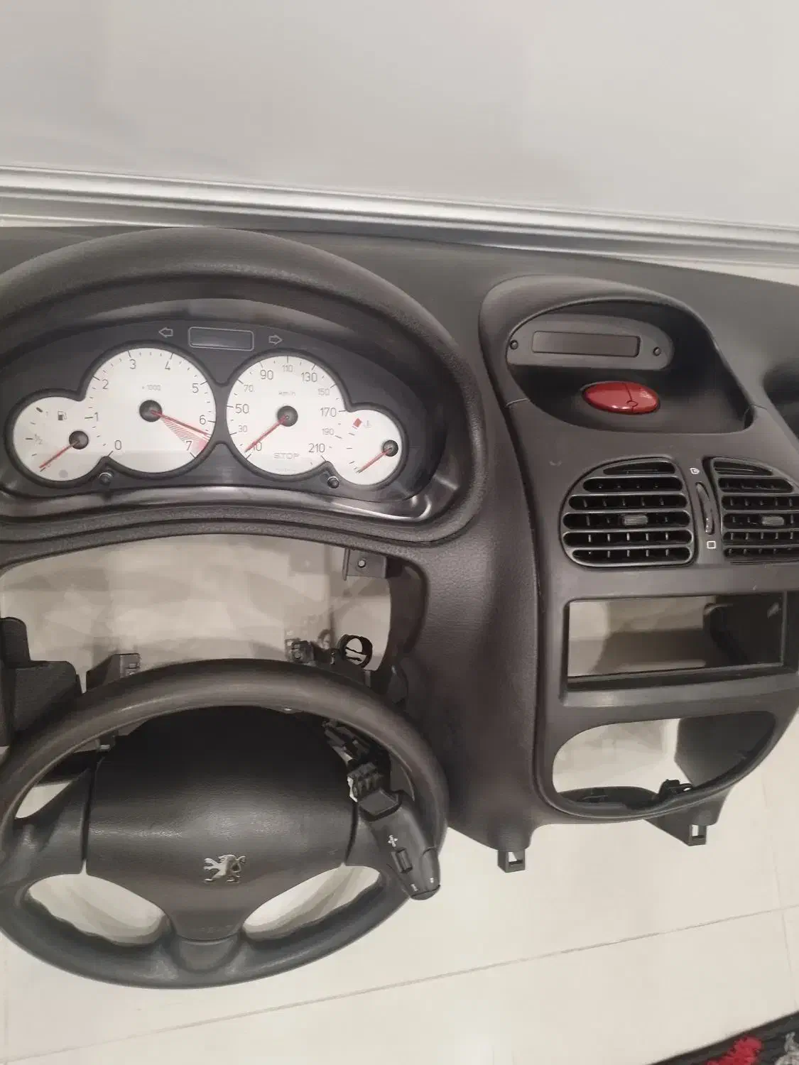 داشبورد کامل206بارو دری|قطعات یدکی و لوازم جانبی|شیراز, شهرک گلدشت حافظ‎|دیوار