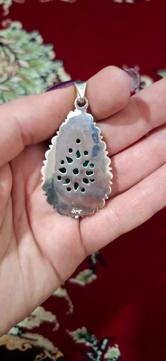 پلاک گردنی|جواهرات|شیراز, بالا کفت|دیوار