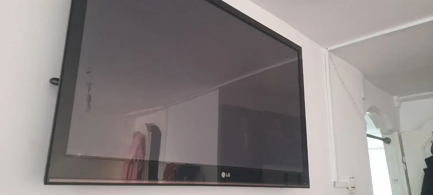 تلوزیون ال جی با میز تلوزیون|تلویزیون و پروژکتور|تربتحیدریه, قائم|دیوار