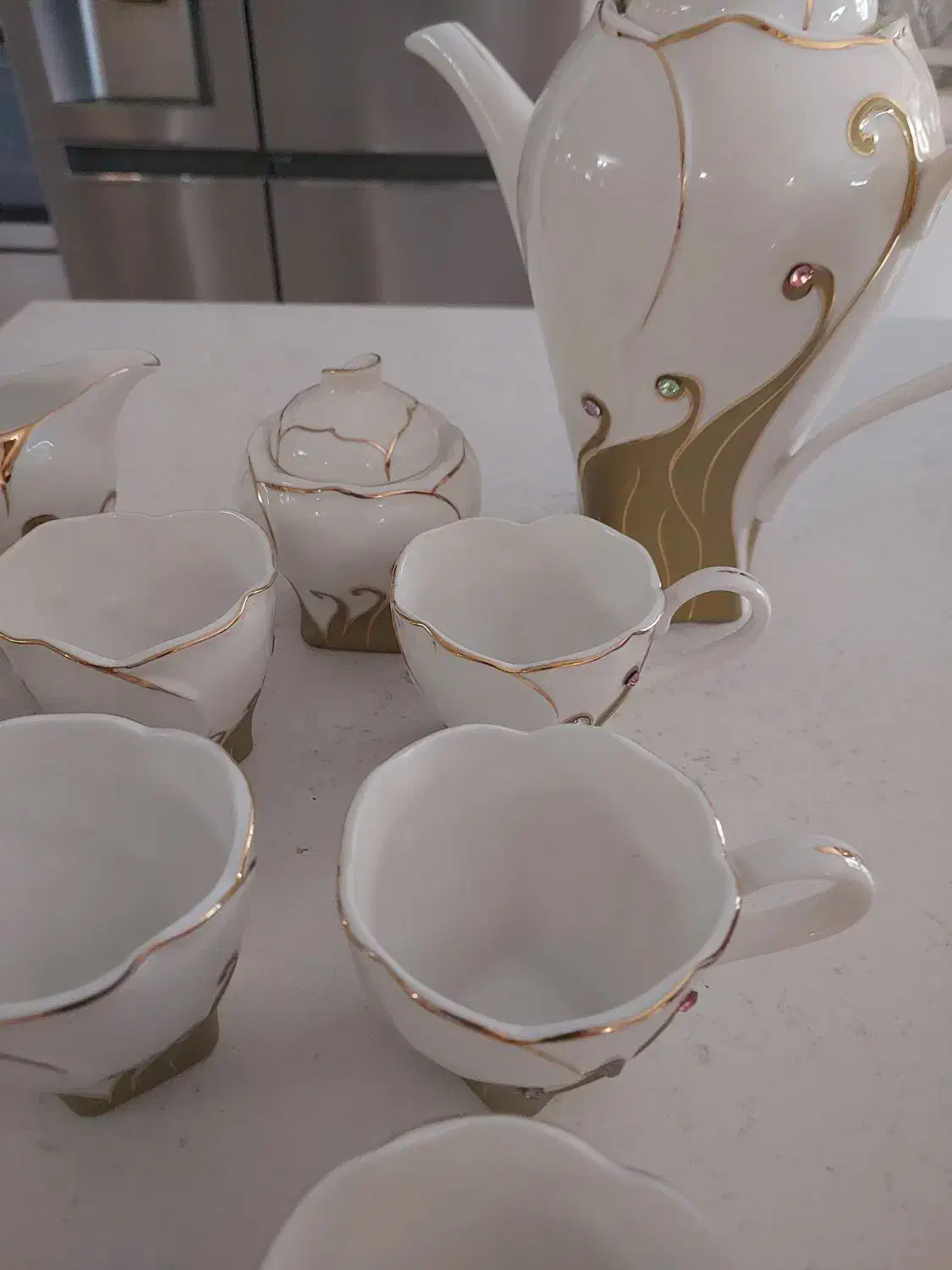 یک سرویس. چایخوری . نگین دار خارجی|ظروف سرو و پذیرایی|کوهسار (البرز), |دیوار