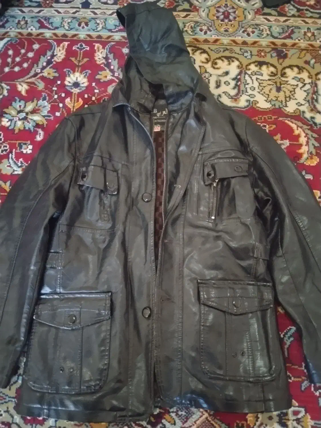 کاپشن چرم|لباس|سرایان, |دیوار