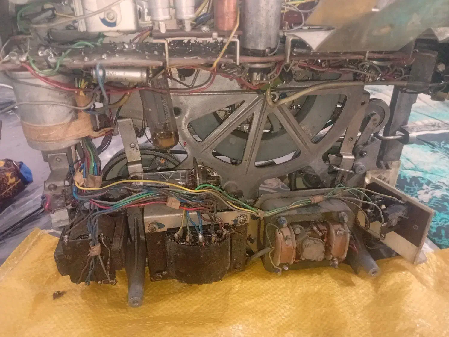 دستگاه ریل قدیمی|صوتی و تصویری|قم, ژاندارمها|دیوار