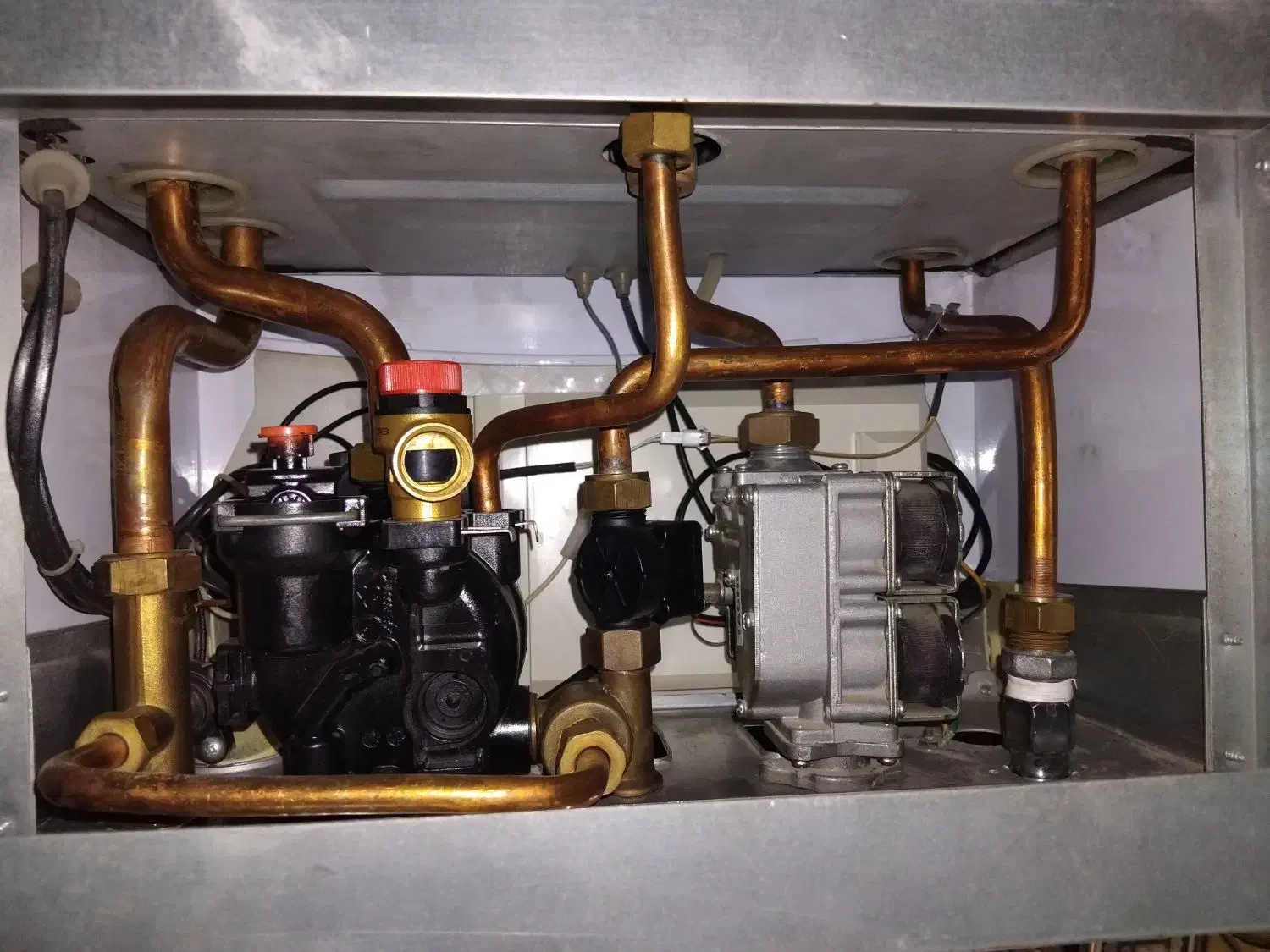 پکیج تاچی ۲۴۰۰۰|آبگرمکن، پکیج، شوفاژ|شهریار, شهرک امیریه|دیوار