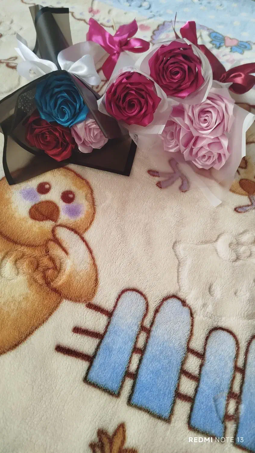 دسته گل و تک شاخه گل رز روبانی|گل مصنوعی|مراغه, |دیوار