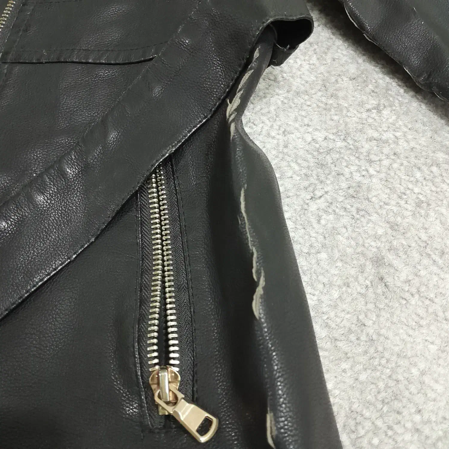 کاپشن چرم زنانه|لباس|قم, مسجد امام حسن|دیوار