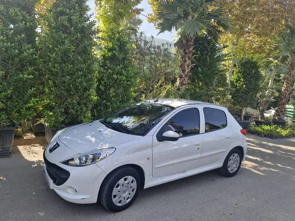 پژو ۲۰۷  سفید مدل ۴۰۲|خودرو سواری و وانت|شیراز, مهدی‌آباد|دیوار