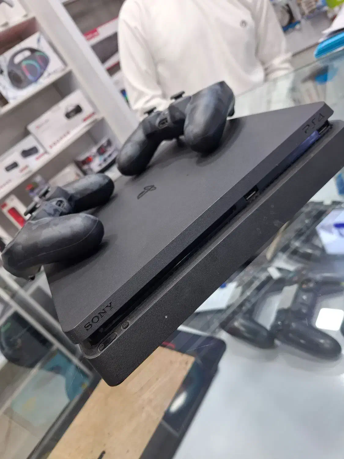 Ps4 اسلیم دو دسته اصلی تمیز|کنسول، بازی ویدئویی و آنلاین|اراک, |دیوار