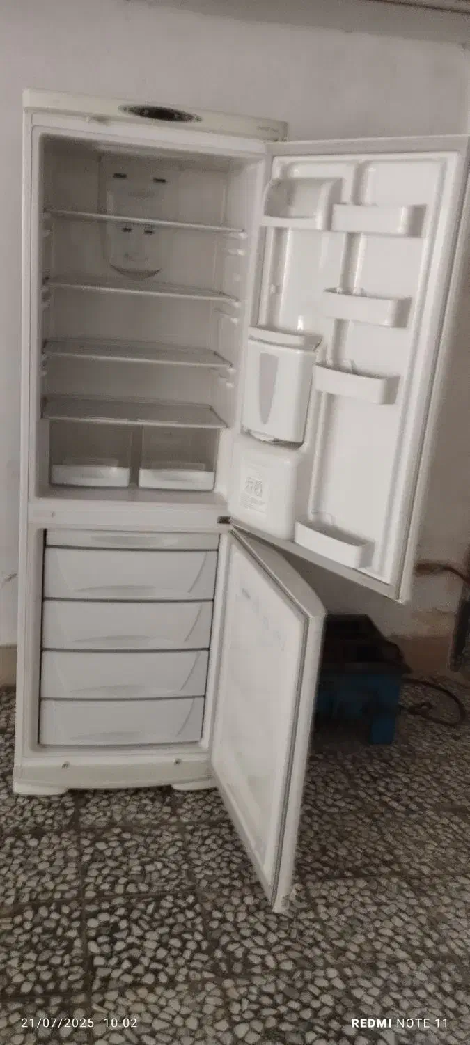 یخچال فریزر بدون برفک با صفحه نمایش دیجیتال|یخچال و فریزر|ساری, |دیوار