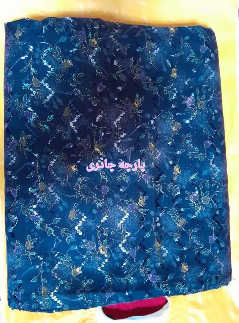 لباس در حد خیلی نو|لباس|میانه, |دیوار