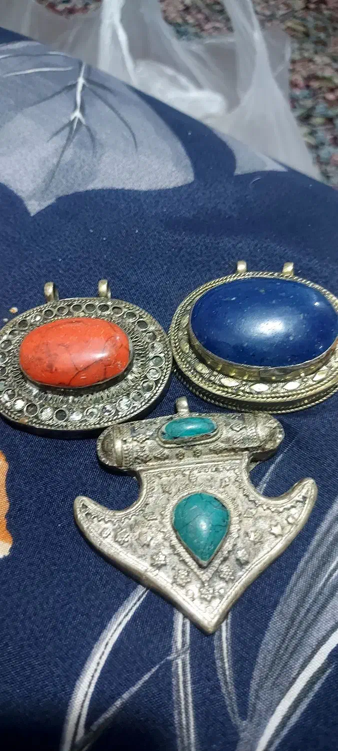 سه عدد گردن آویز ورشو با سنگهای معدنی اصلی فروشی|بدلیجات|رفسنجان, |دیوار