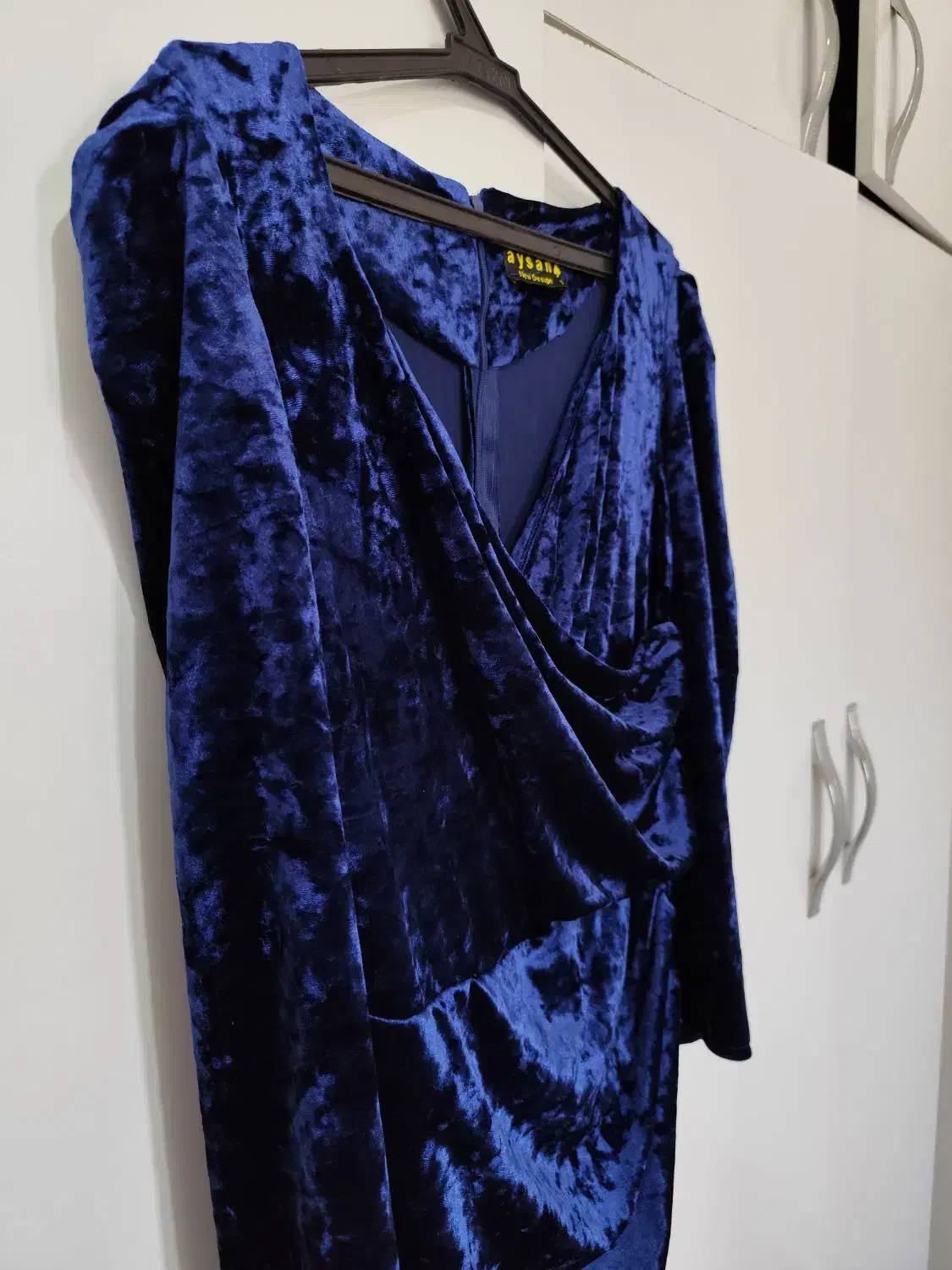 لباس مجلسی|لباس|رشت, رشتیان|دیوار