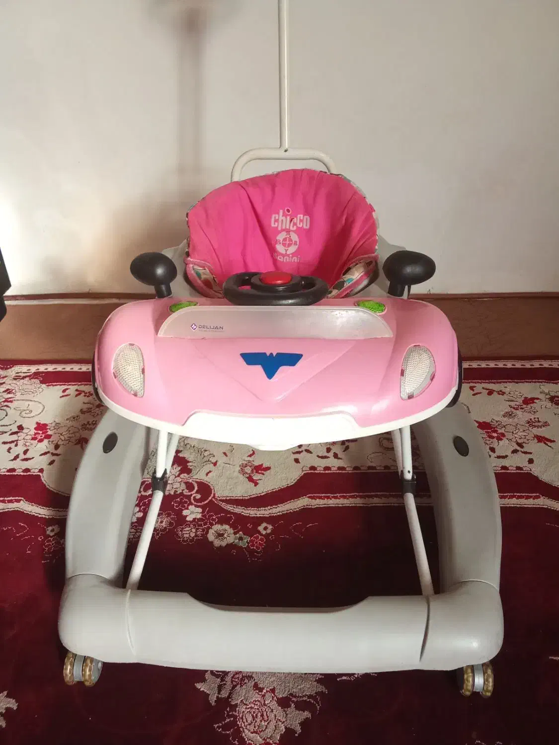 روروک|کالسکه و لوازم جانبی|میانه, |دیوار