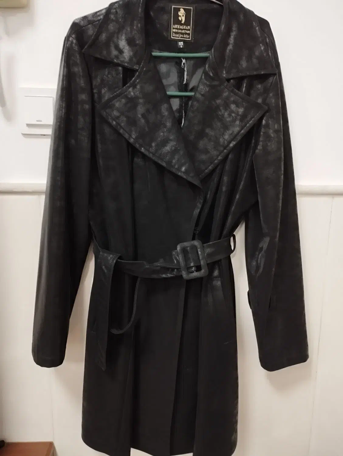 پالتو چرم زنانه|لباس|قم, وادی السلام|دیوار