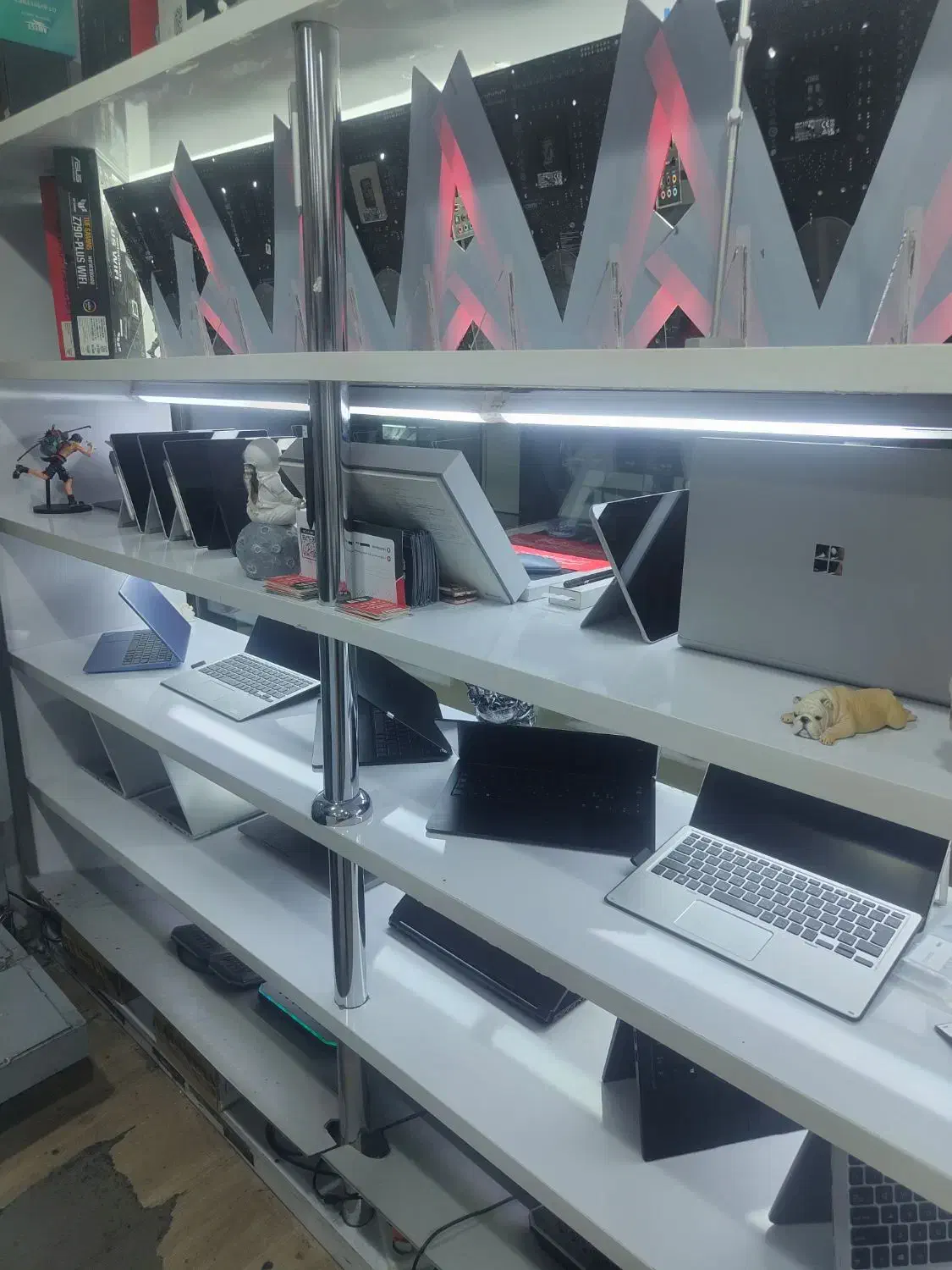 دنیای لپ تاپ همینجاست|رایانه همراه|تهران, فلسطین (میدان انقلاب)|دیوار