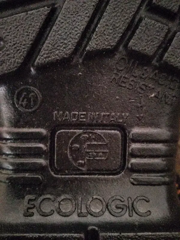 کفش کار|کیف، کفش، کمربند|اسفراین, |دیوار