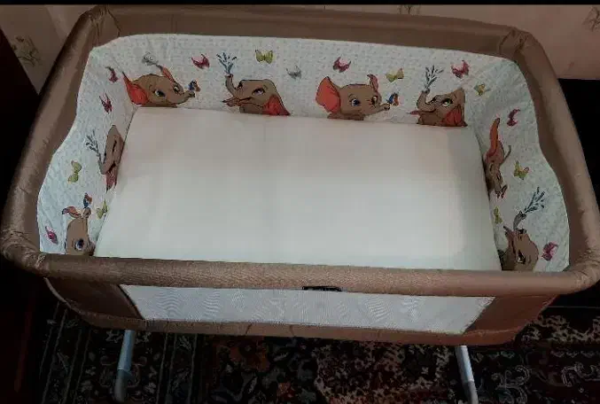 تخت کنار مادر دلیجان کاملا نو و تمیز - رنگ کرم|تخت و صندلی بچه|مشهد, الهیه|دیوار