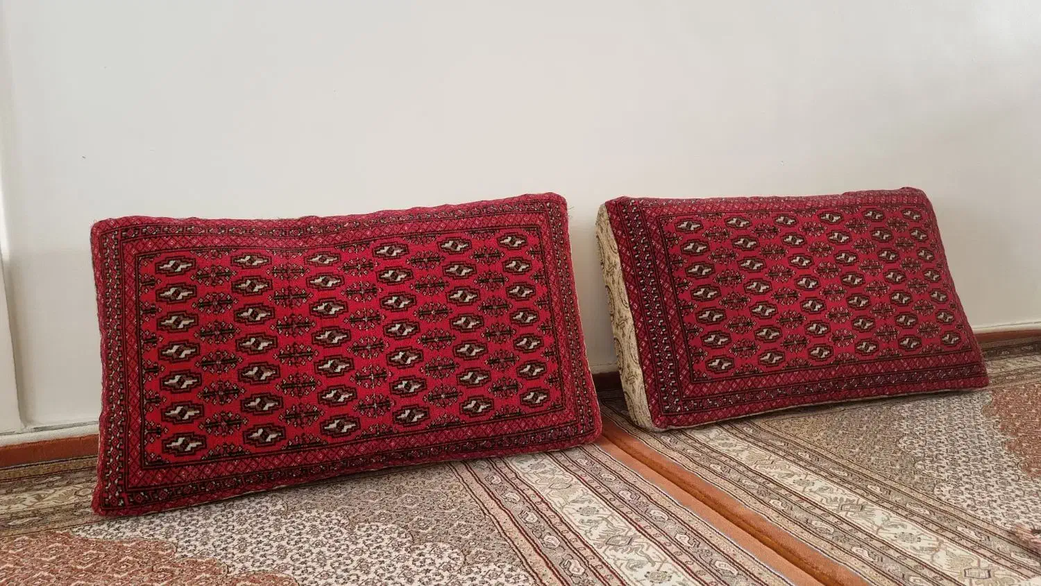 پشتی یک جفت ابری|پشتی|اراک, |دیوار