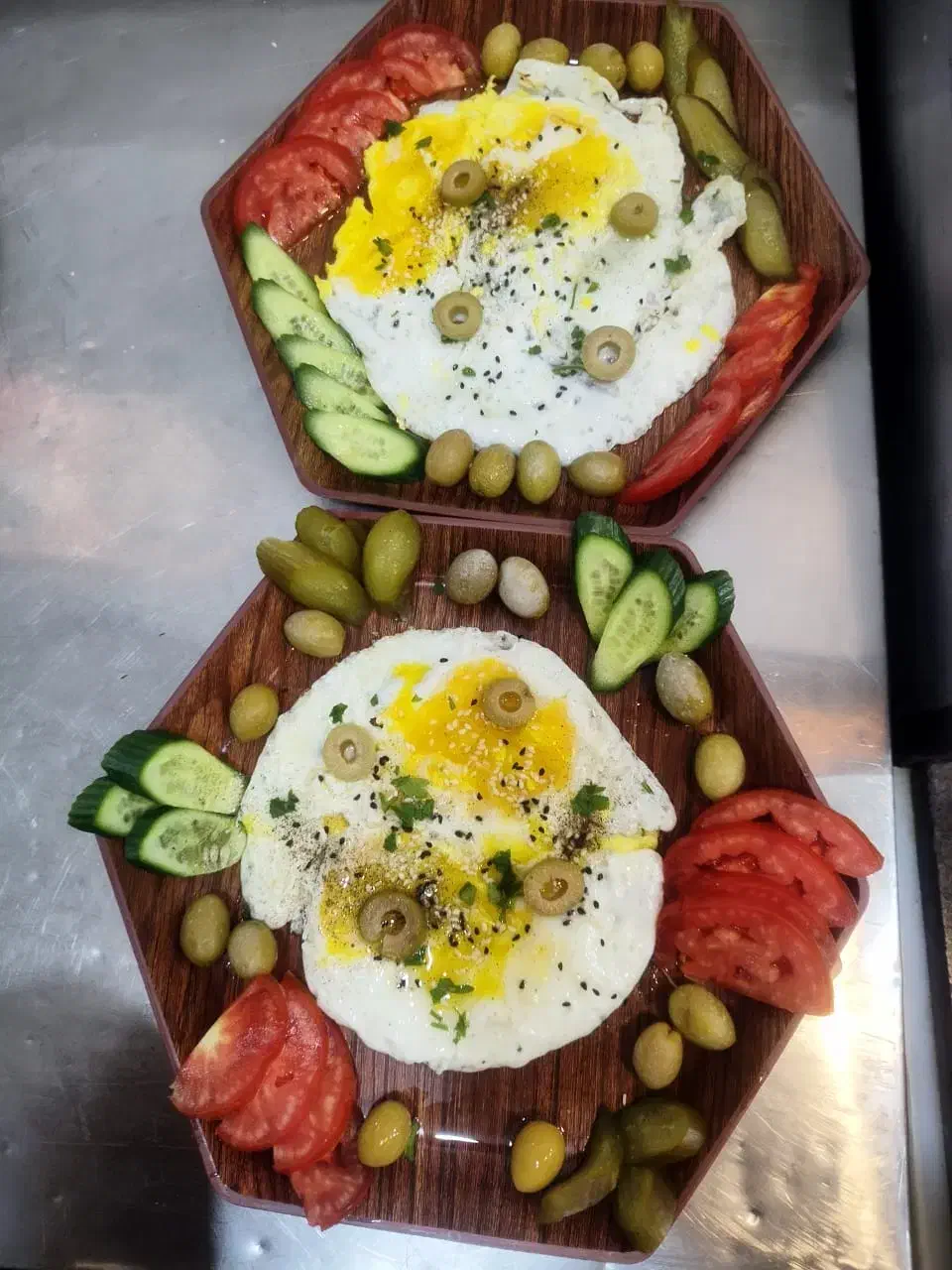 نیروخدماتی شیفت صبح ویک نفرآقایا خانم برای شیفت شب|استخدام خدمات فروشگاه و رستوران|بوشهر, |دیوار