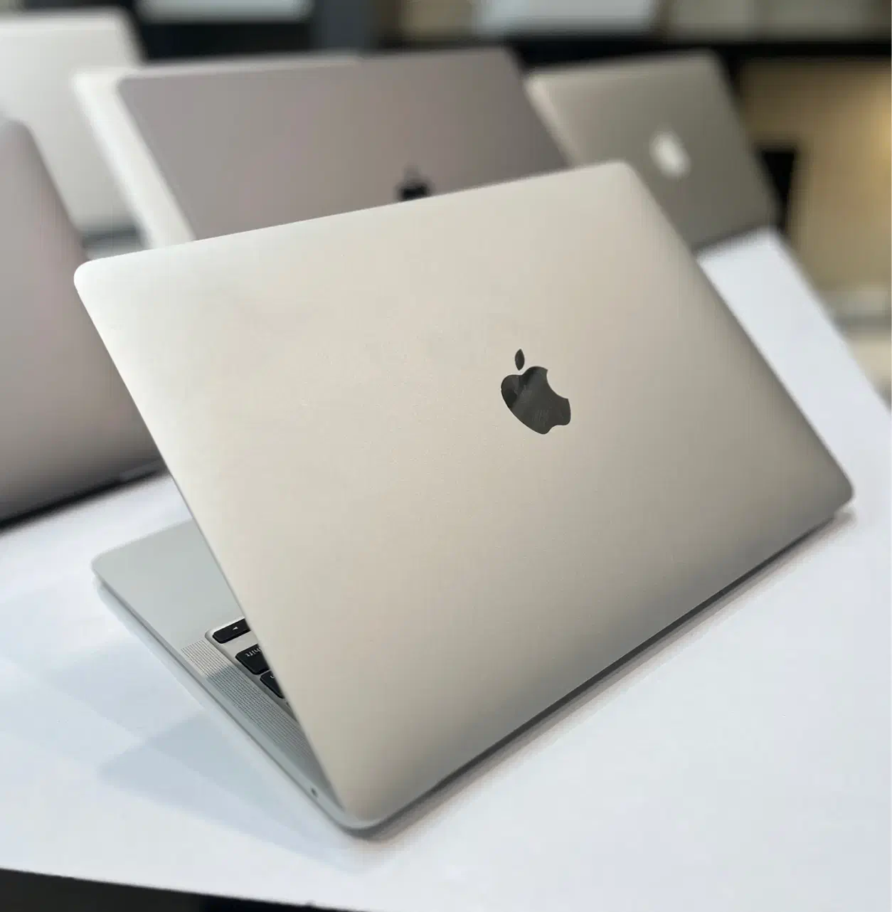 مک بوک ایر۲۰۲۰حافظه۲۵۶|رایانه همراه|یزد, |دیوار