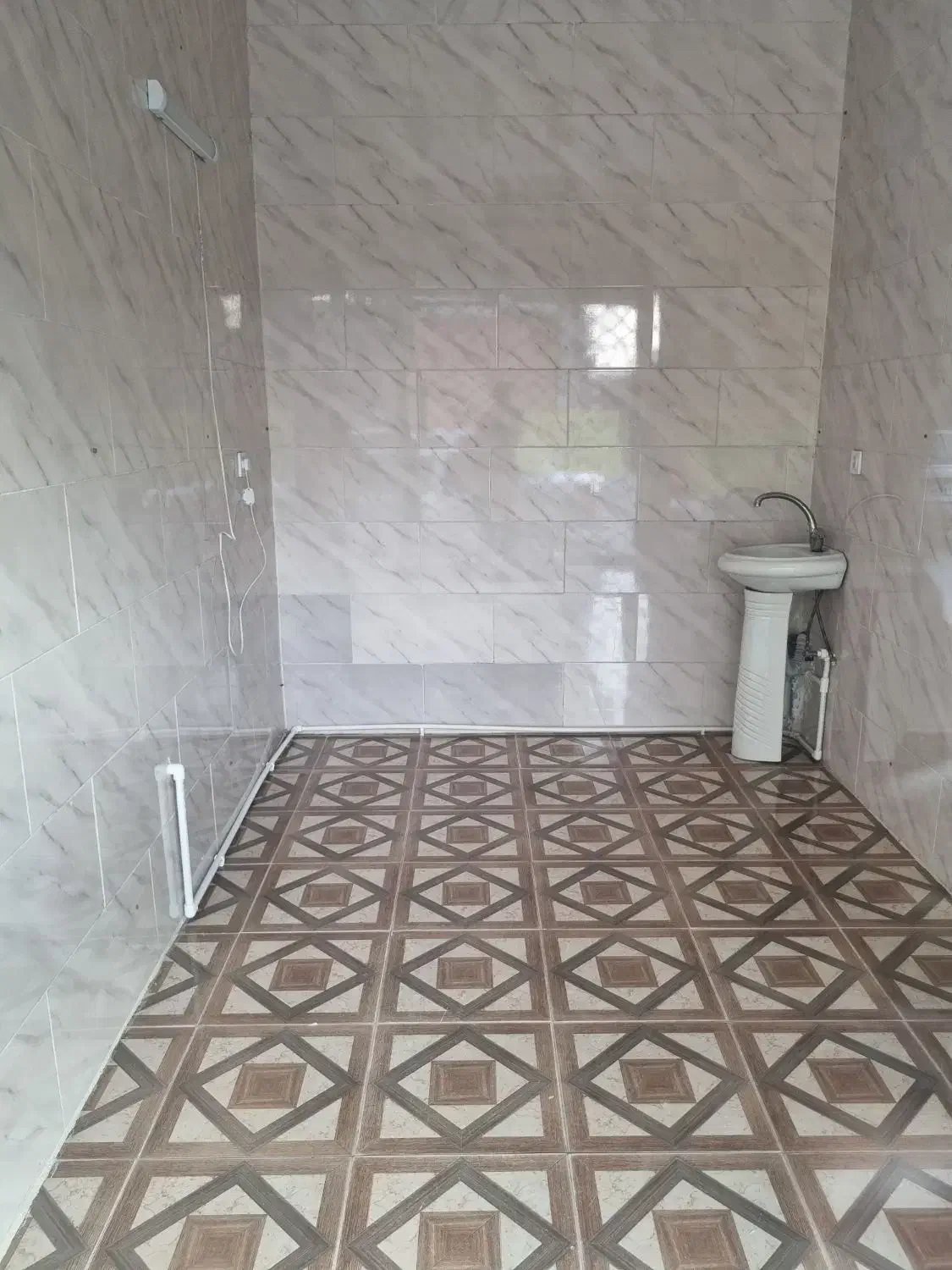 مغازه ۲.۵×۴|اجارهٔ مغازه و غرفه|رشت, پل تالشان|دیوار