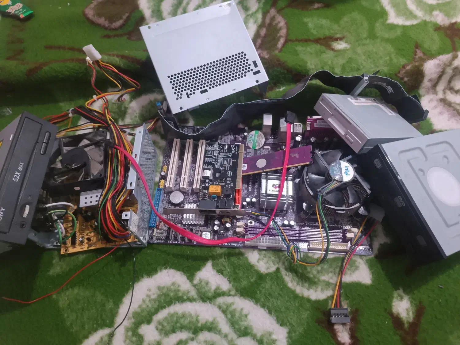 محتویات کیس|قطعات و لوازم جانبی رایانه|ابرکوه, |دیوار