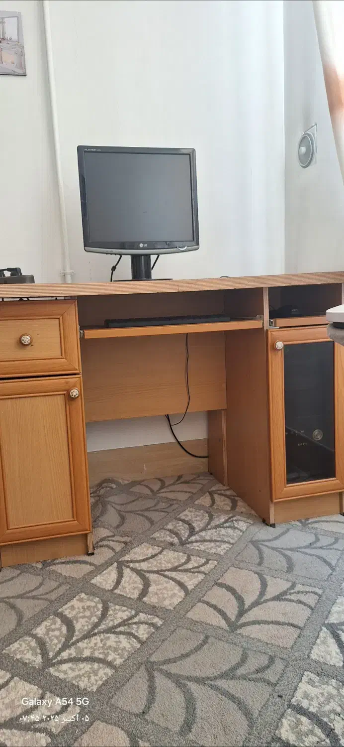 مانیتور و کیس و میز کامپیوتر|میز تحریر و کامپیوتر|تاکستان, |دیوار
